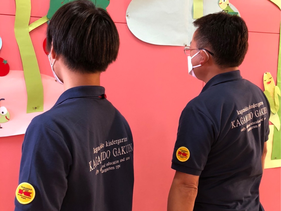 千葉市学校法人鏡戸学園様 ポロシャツ着用画像